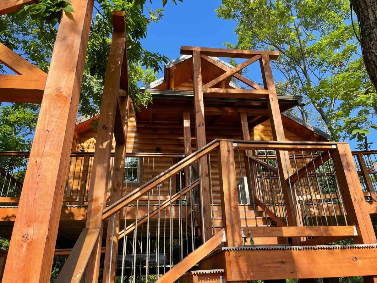 Cricket Hill Treehouse By Amish Country Lodging Millersburg Exterior foto